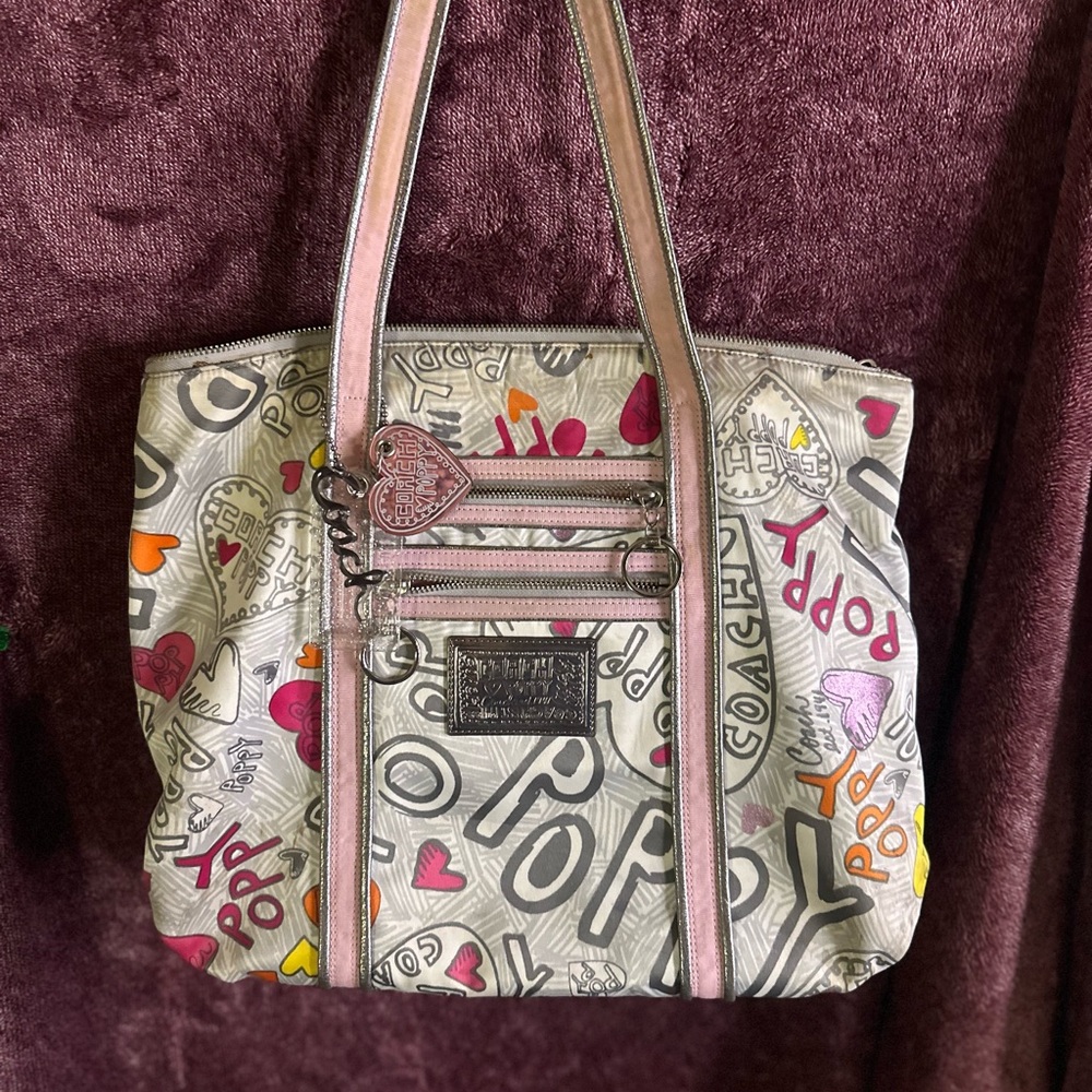 the cutest rare coach purse 👜 ❤️